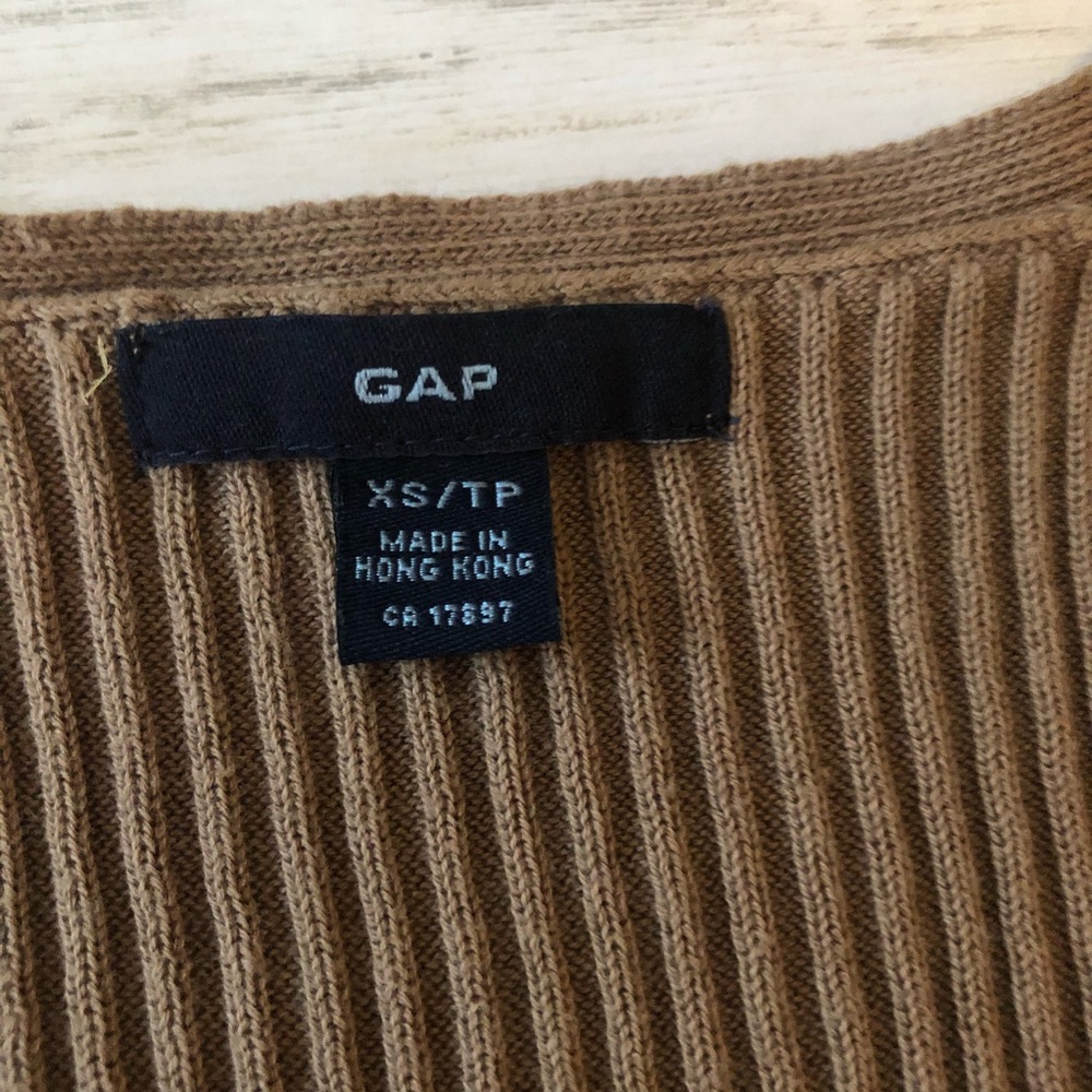 GAP lot of 3 shirts size XS gray, tan and black - Picture 5 of 7